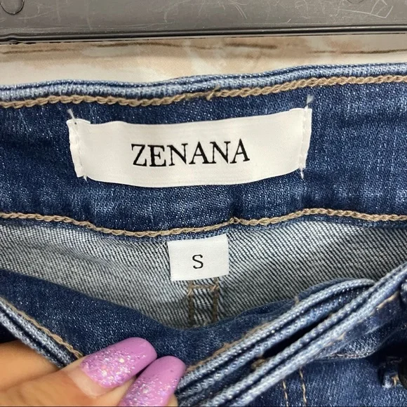 NWT Zenana Medium Wash Denim High Rise Raw Hem Shorts - Picture 5 of 8